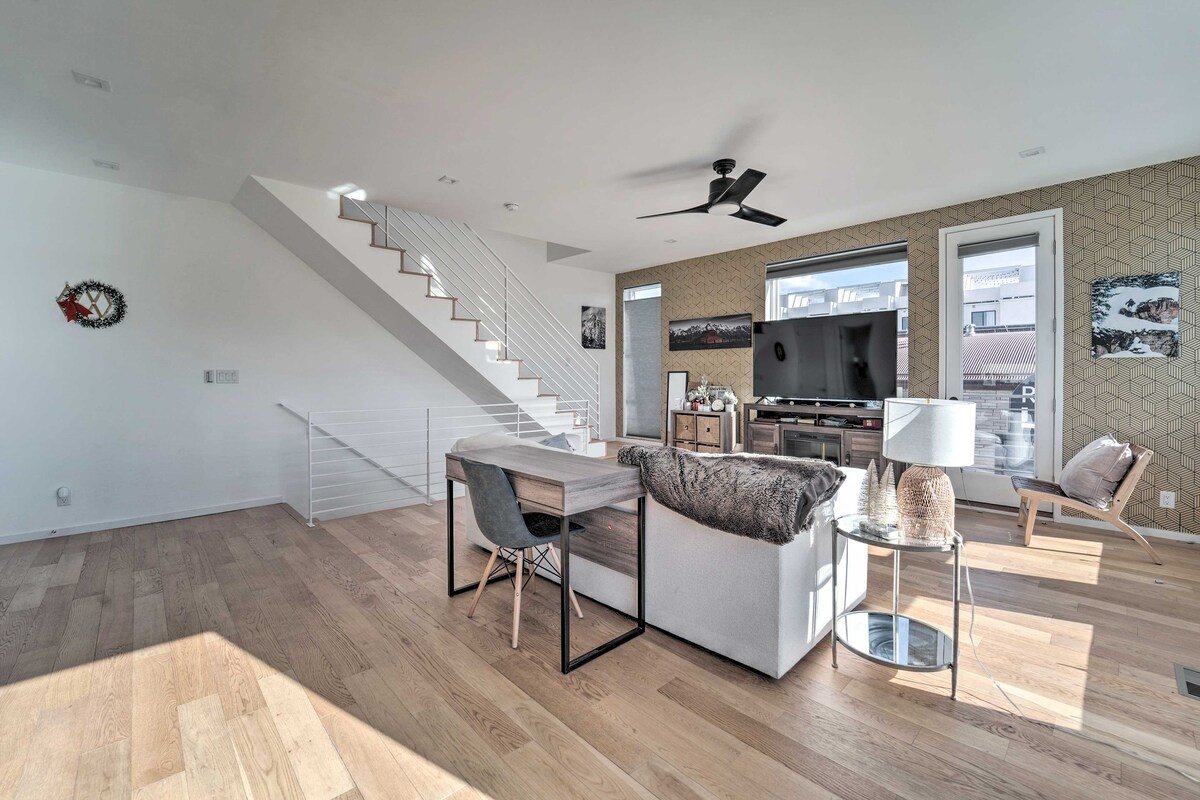 Sleek Townhouse w/ Rooftop Patio & Mtn Views!