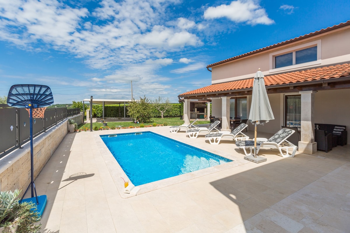 Charming Villa Mia with private pool