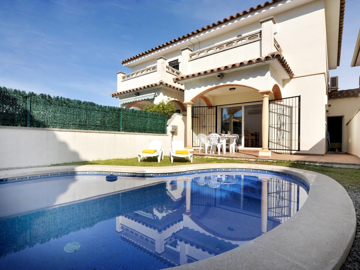 House with private pool. HUTG-006757