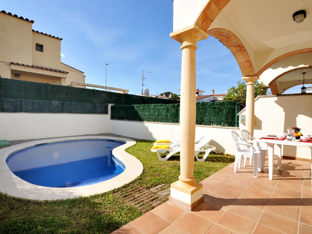 House with private pool. HUTG-006757