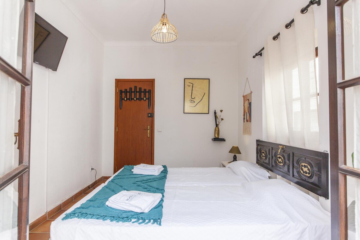 J 01 - Bedroom 1 in Casa do Farol