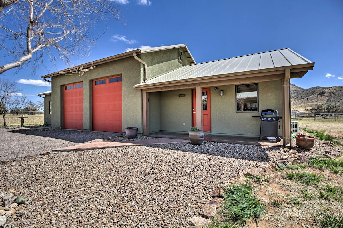 Cozy Elgin Casita w/ Gas Grill: Pets Welcome!