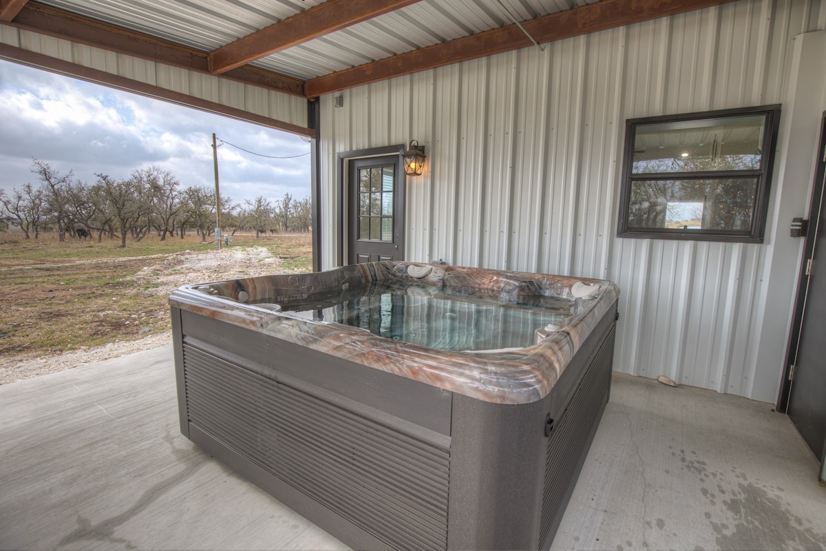 Hill Country-Fire Pit & Hot Tub!