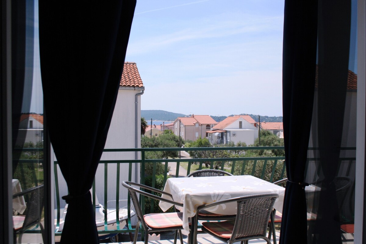 Apartment 612-4 for 4 Pers. in Vodice