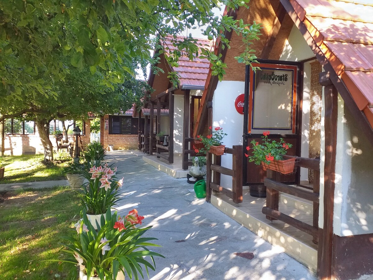 Bungalow for 2 ppl. with garden at Brinjani