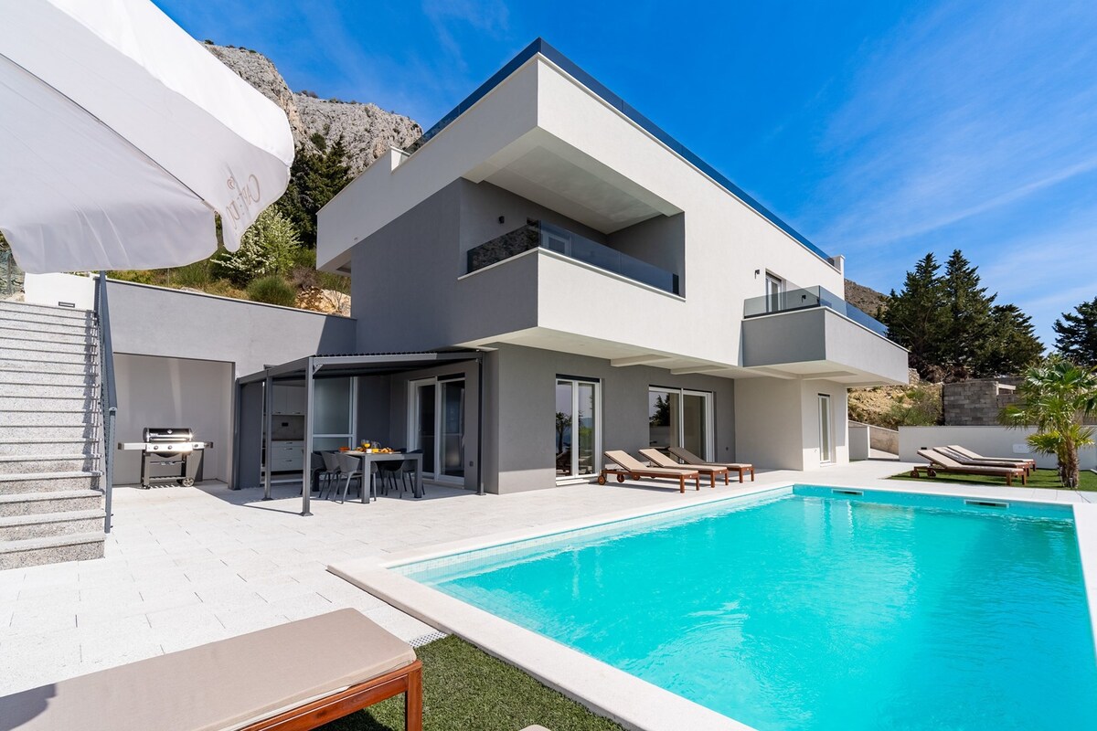 Villa BAMM- 36sqm pool, 5 bedrooms and sea views