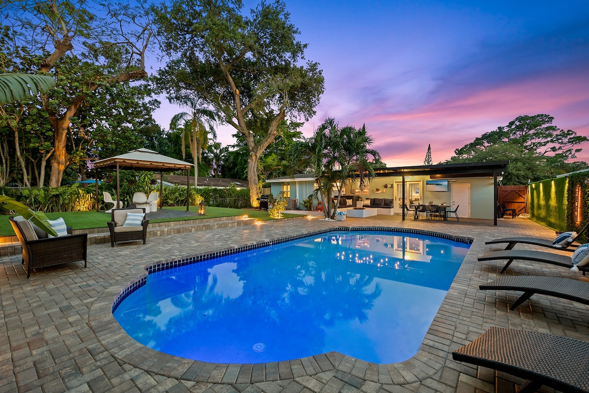 Tropical Family Home w/ heated pool - PARROT.life