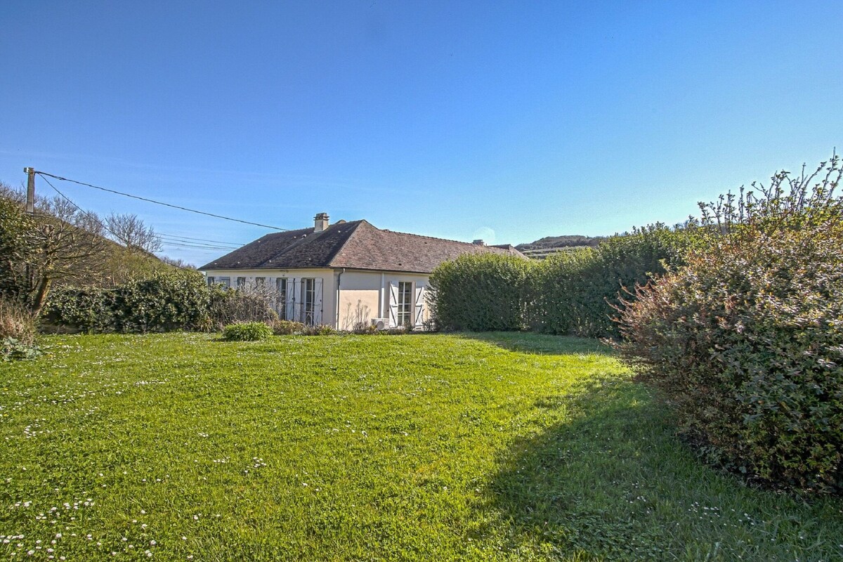 Bright holiday home with garden