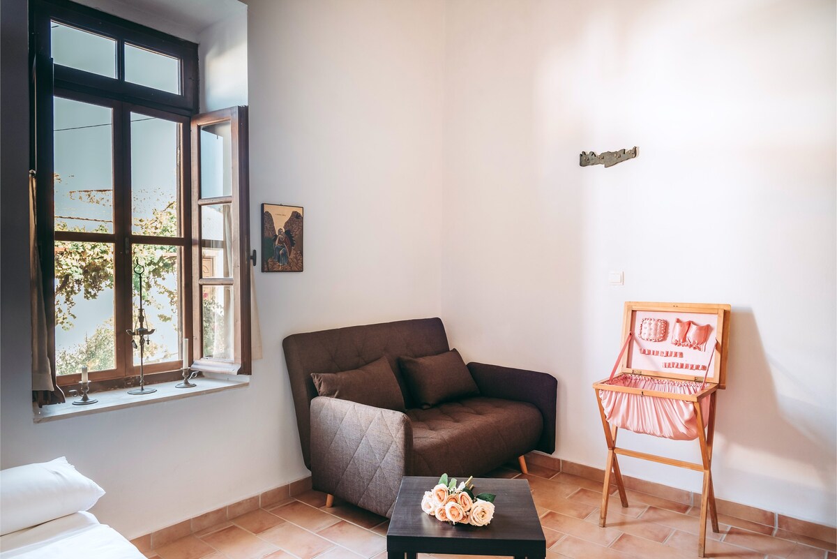 Spacious house for 6 ppl. with garden at Ρούστικα