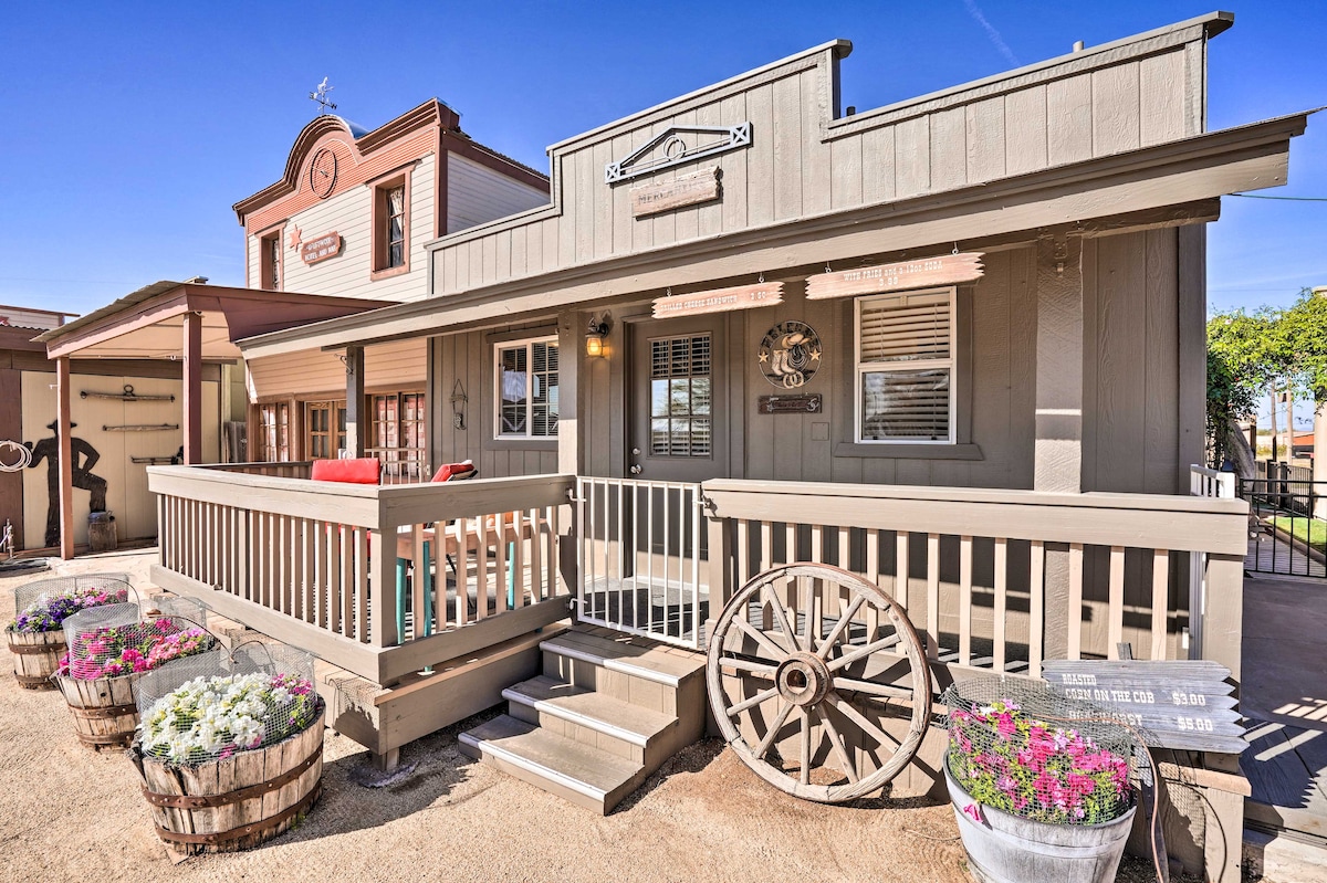 Western-Style Phoenix Home: 15 Mi to Lake Pleasant