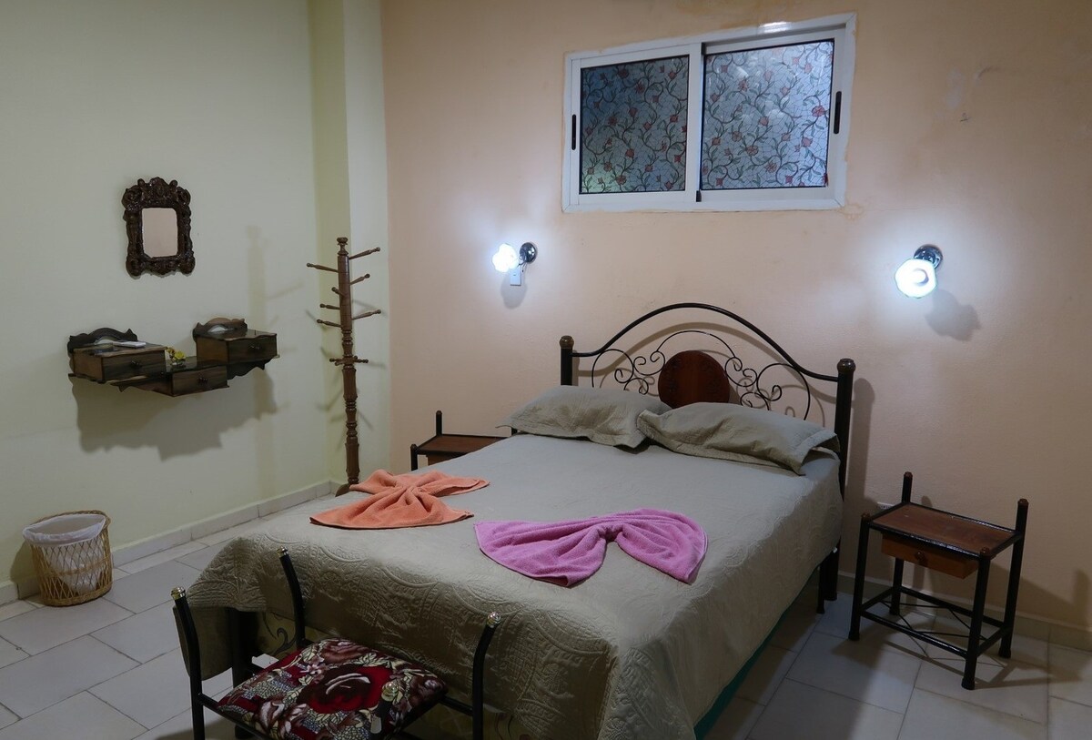 古巴圣地亚哥（ Santiago de Cuba ）可容纳2位房客的公寓，面积为12平方米（ 164648 ）
