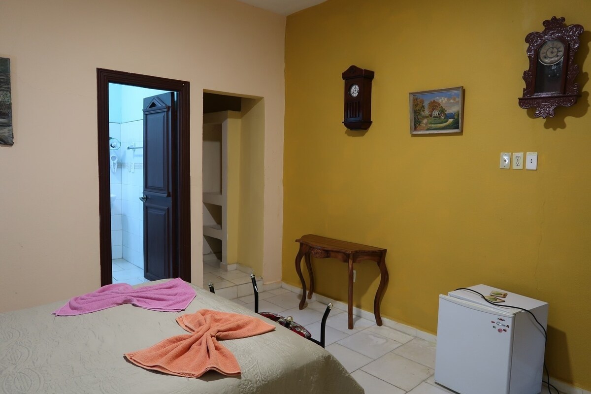 古巴圣地亚哥（ Santiago de Cuba ）可容纳2位房客的公寓，面积为12平方米（ 164648 ）