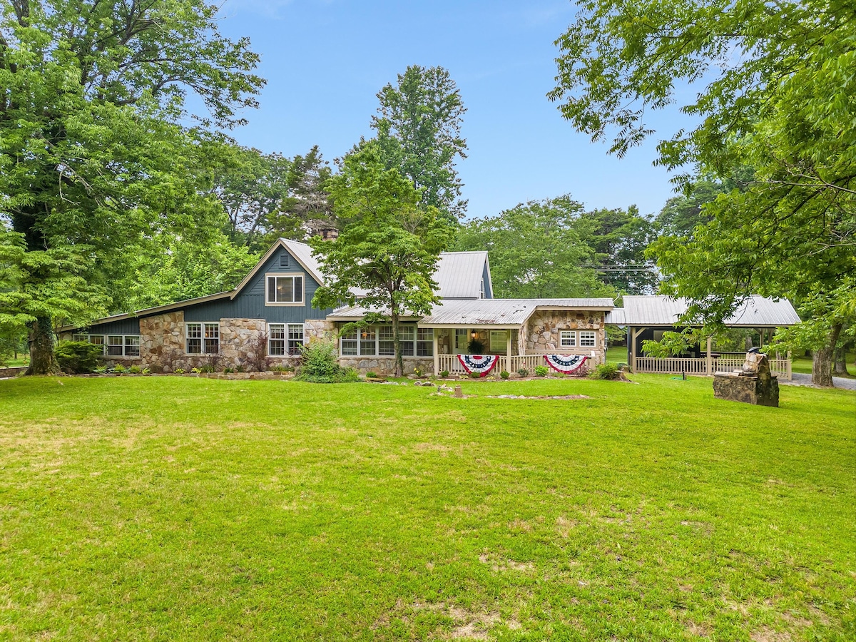 Historic Cragsmere Cabin with Bluff Views