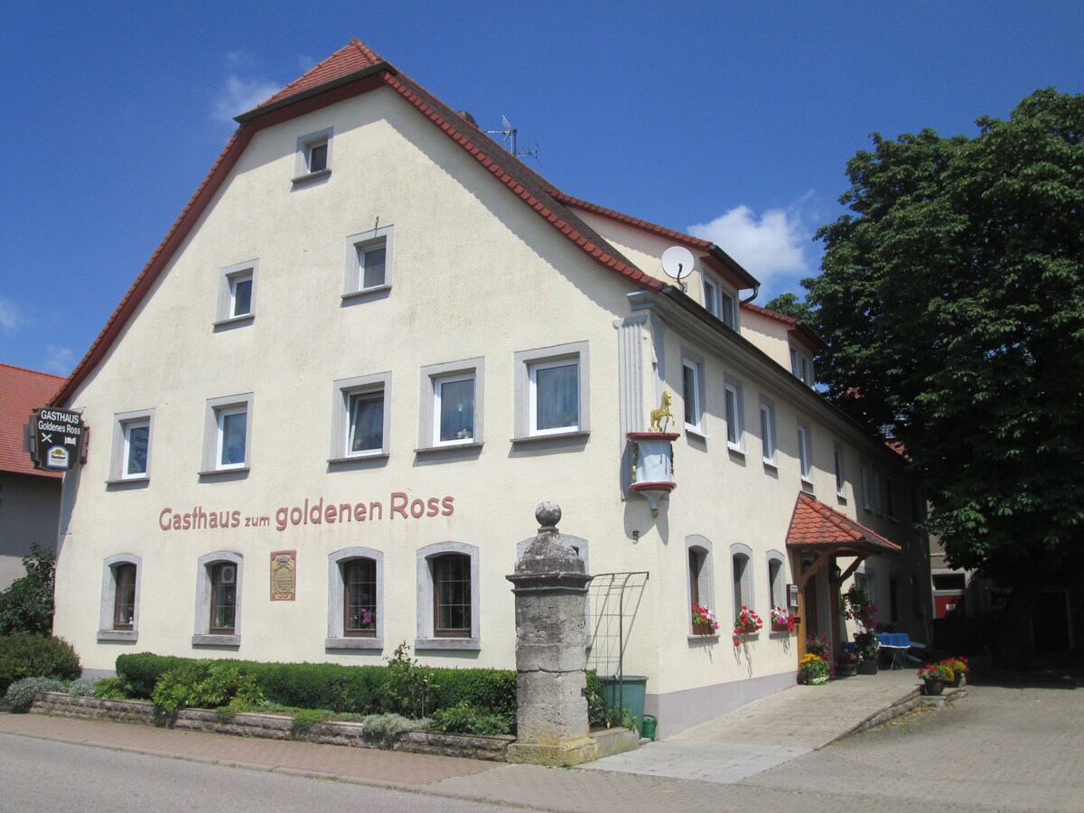 2号双人房（ 14平方米） ，配备电视（「Golden Roß」酒店）