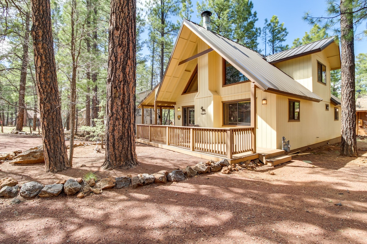 Woodsy Pinetop Escape, 9 Mi to Rainbow Lake!