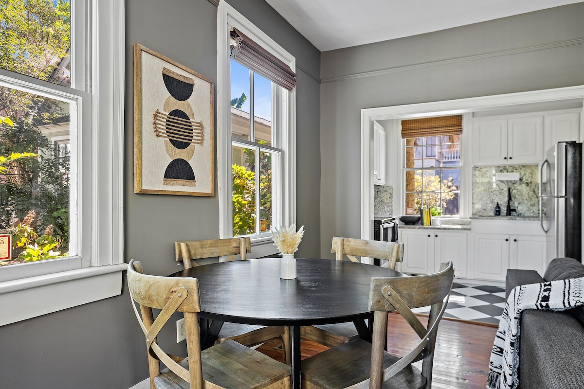 The Sutton- C | 4 Blocks to King St-Historic Charm