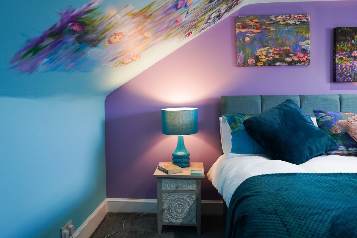 Calming Monet themed double room in a B&B