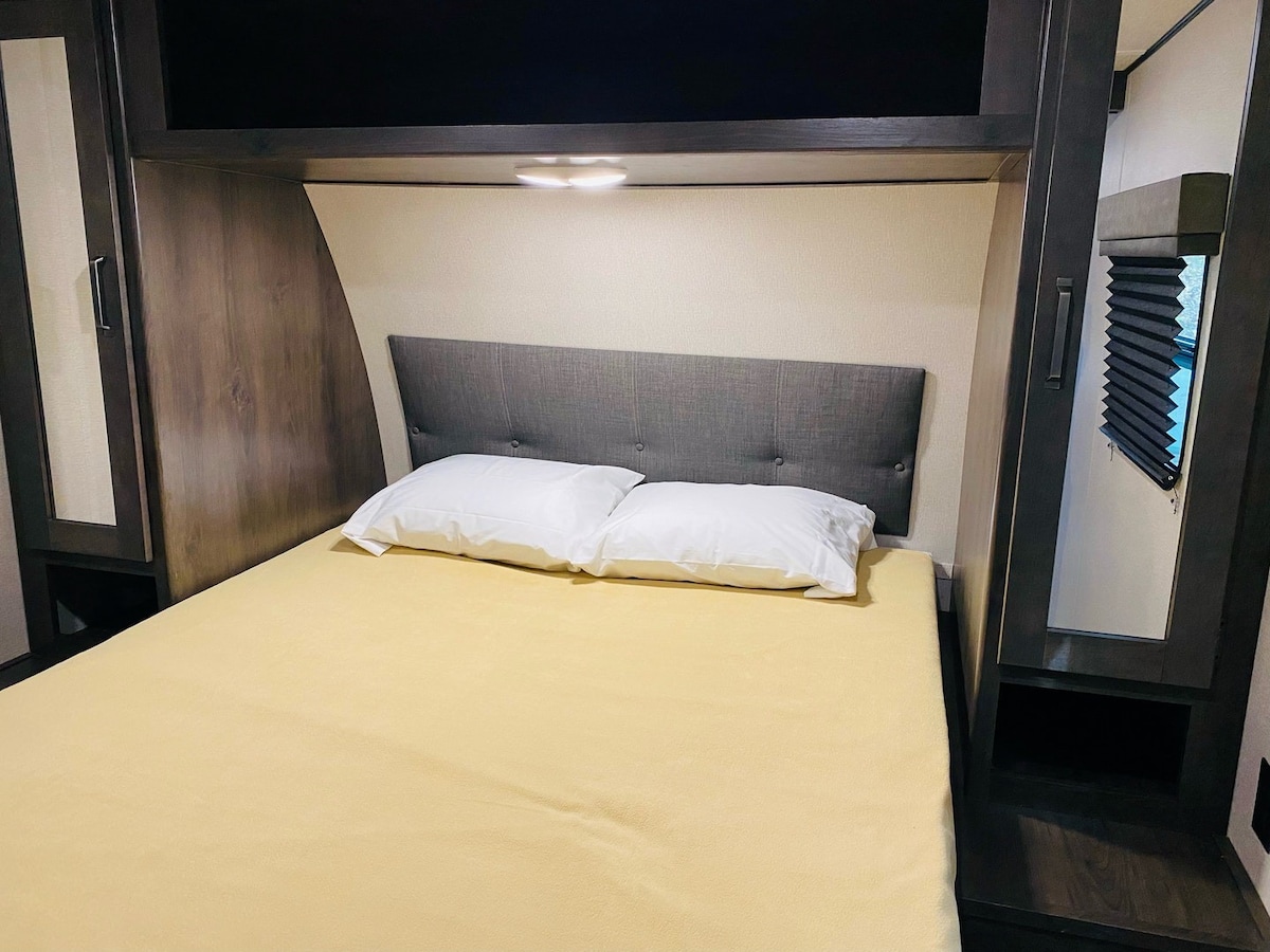 Grand Design Transcend Camper - Sleeps 6