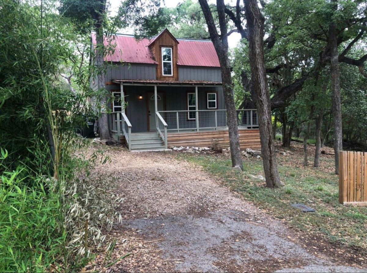 Charming Cottage between Austin and San Antonio