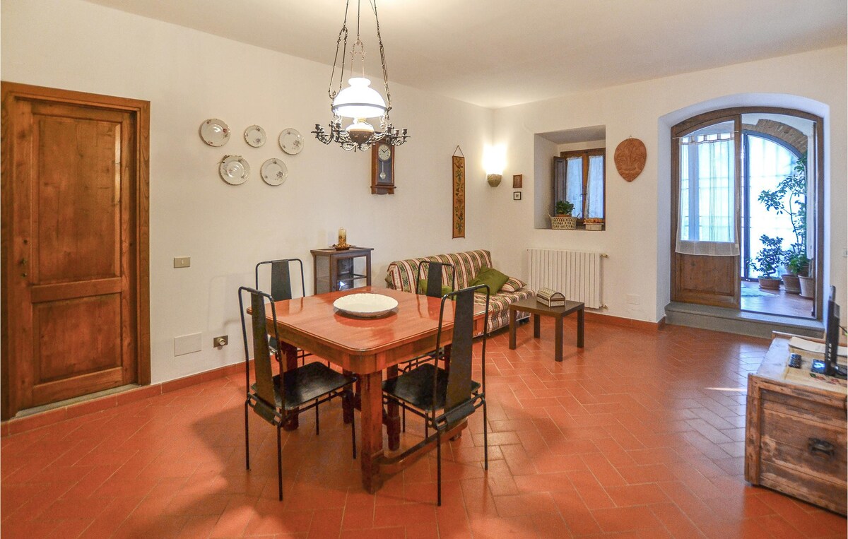Cozy apartment in Rignano sull'Arno with jacuzzi