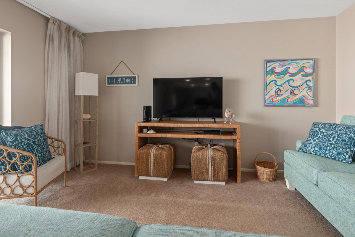 Mariner Pointe #323: Spacious & Welcoming,Top Floo