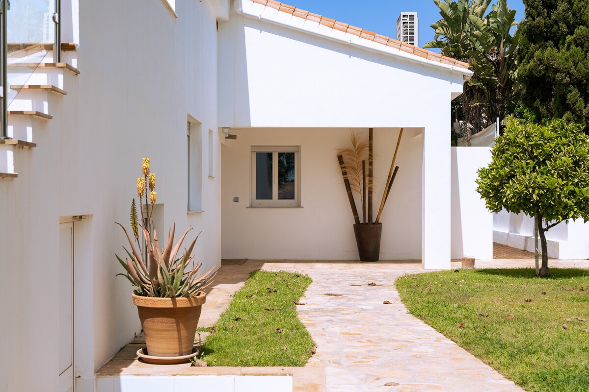 Villa Madrugada, beachside villa in Costabella