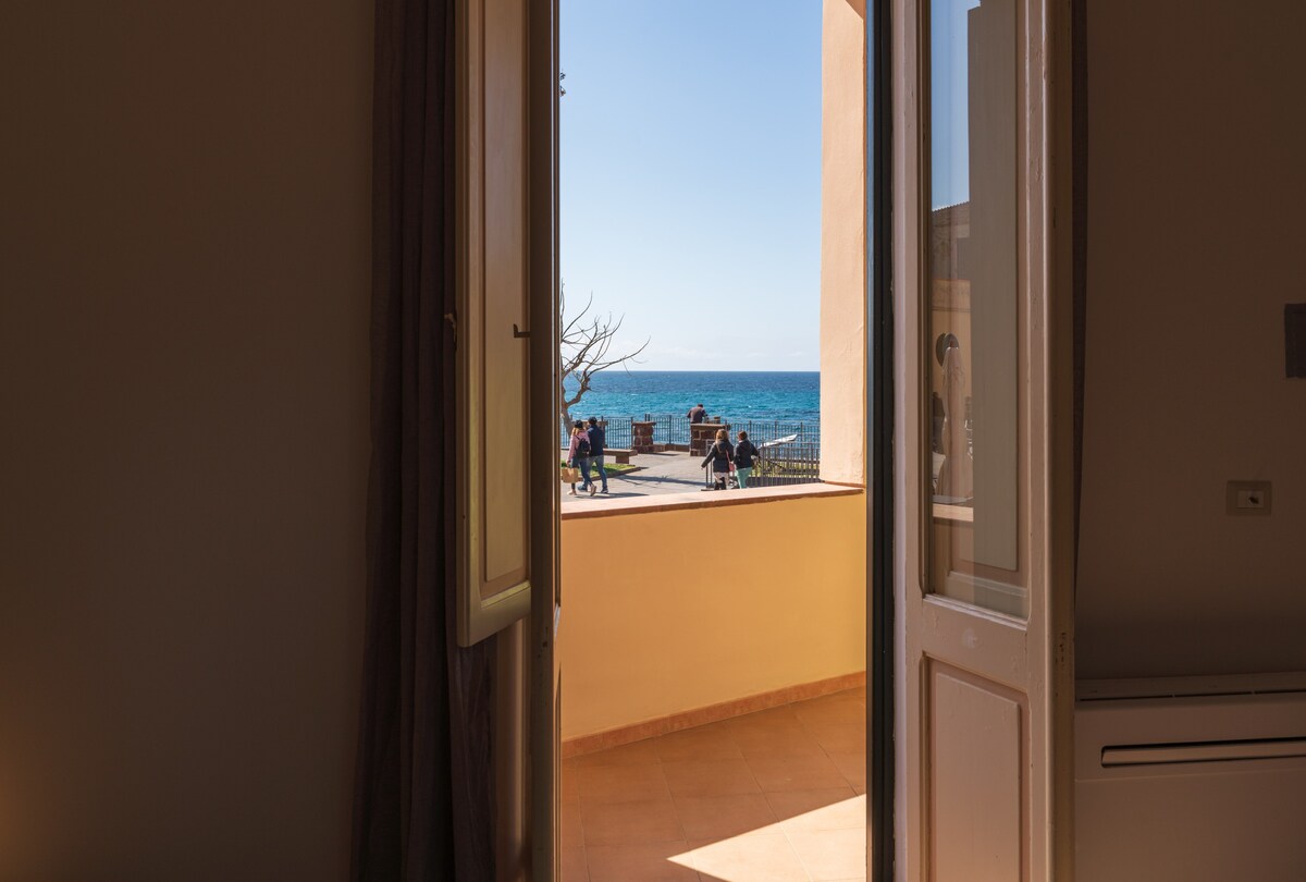 Double room-Panoramic-Ensuite-Sea view-Terrazza