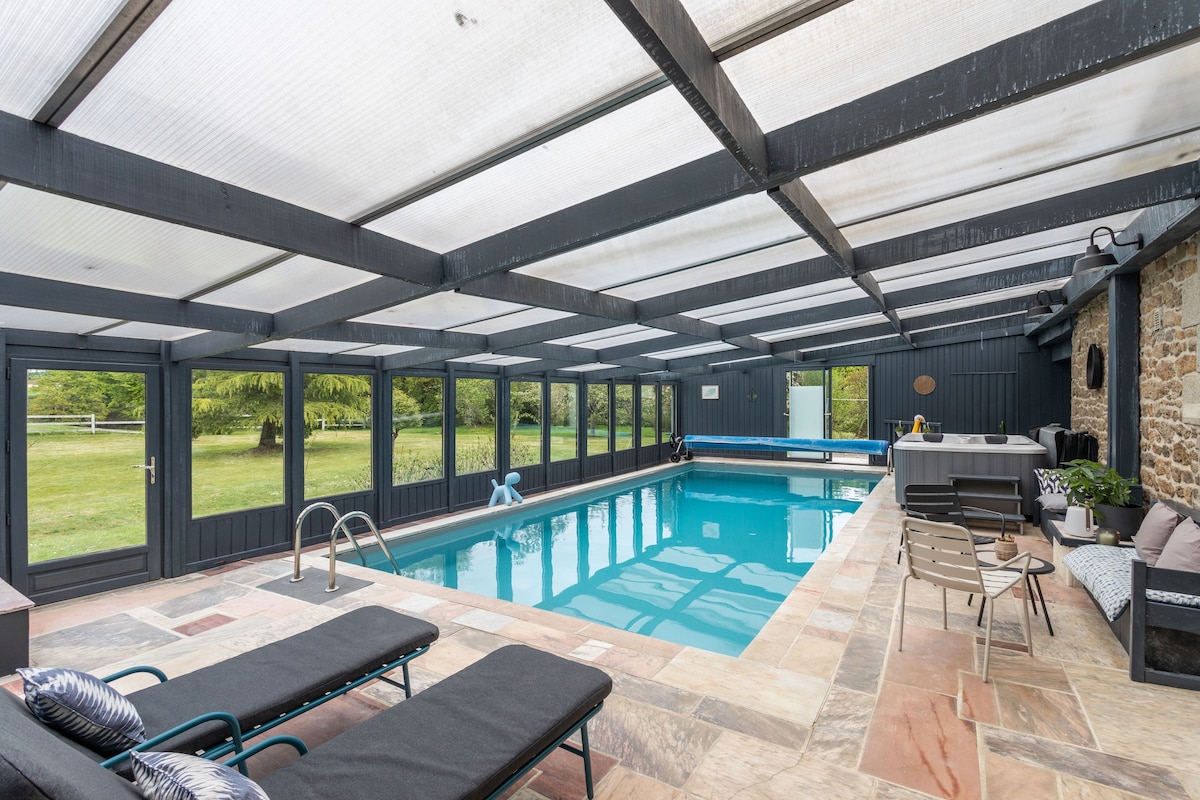 La Villa du Golf - 15 personnes - 6 Ch 5 Sdb jardin, piscine couverte chauffée, jacuzzi, nature...