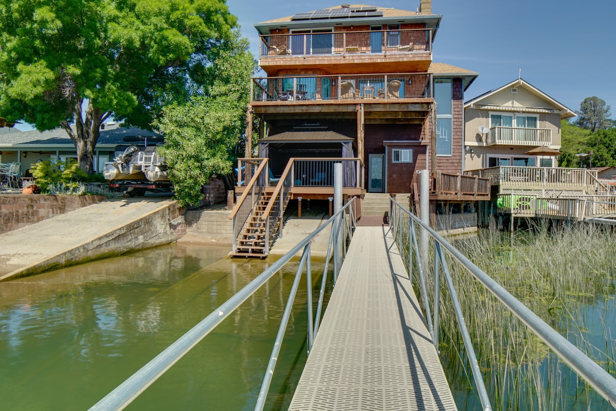 Stunning CA Getaway on the Shores of Clear Lake!