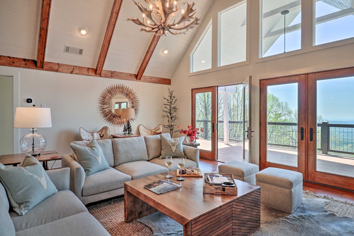 Stunning Highlands Escape w/ Fireplace & Game Room