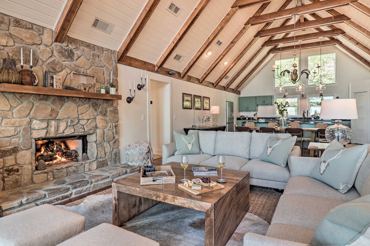 Stunning Highlands Escape w/ Fireplace & Game Room