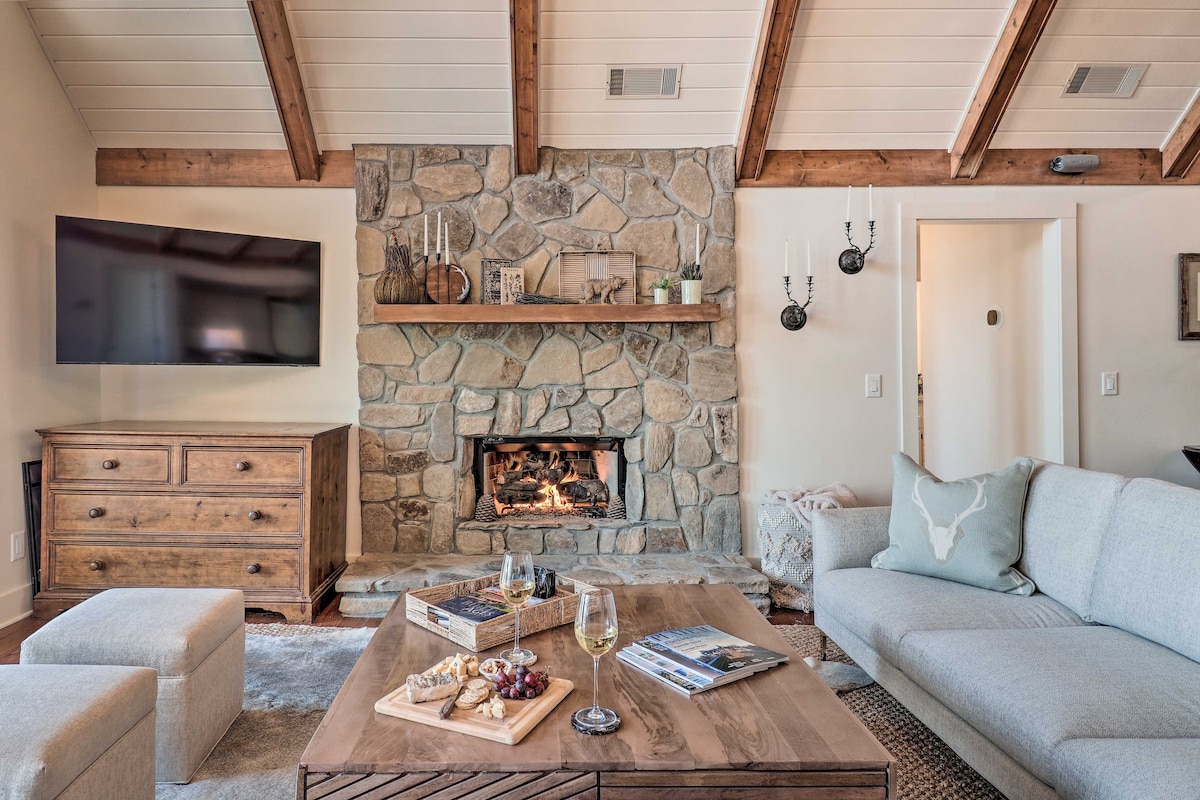 Stunning Highlands Escape w/ Fireplace & Game Room