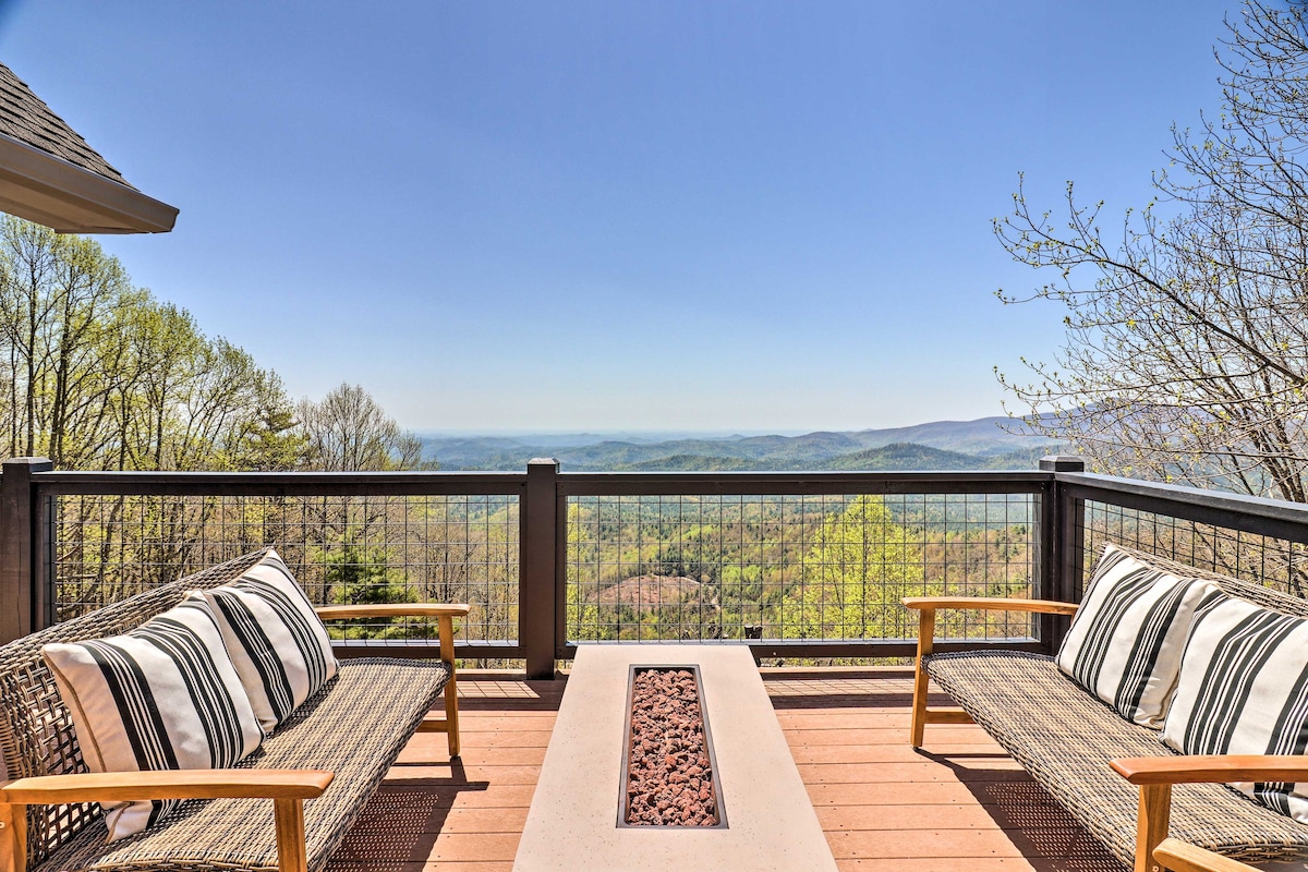 Stunning Highlands Escape w/ Fireplace & Game Room