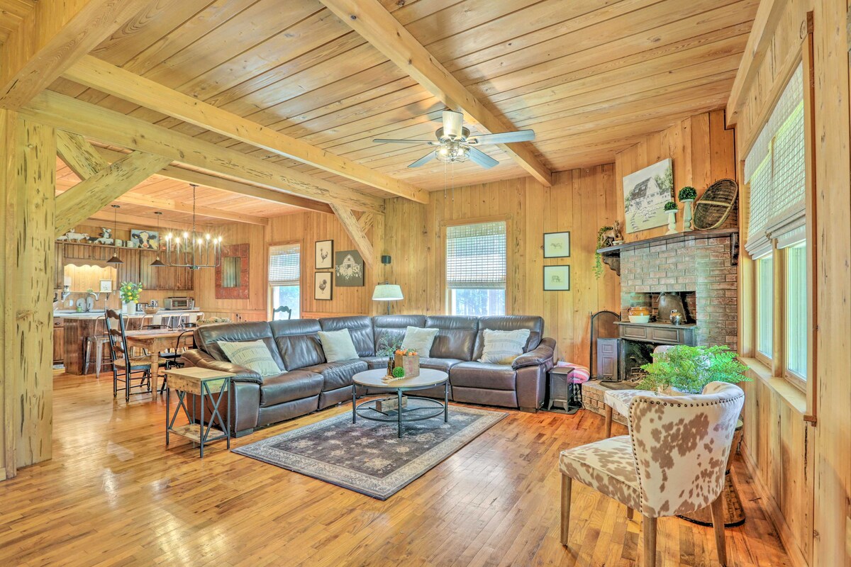 Peaceful Cairo Farmhouse w/ Barn & Fire Pit