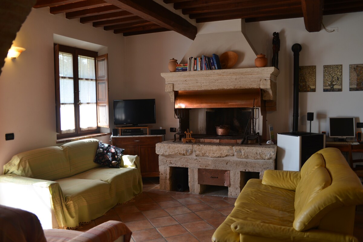 Private villa in Tuscany with pool, air conditioned, mosquito nets, adsl/wi. fi