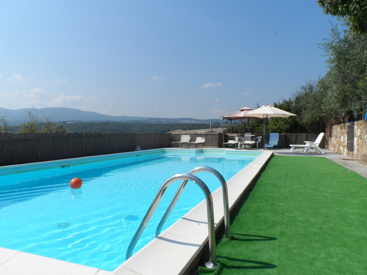 Private villa in Tuscany with pool, air conditioned, mosquito nets, adsl/wi. fi