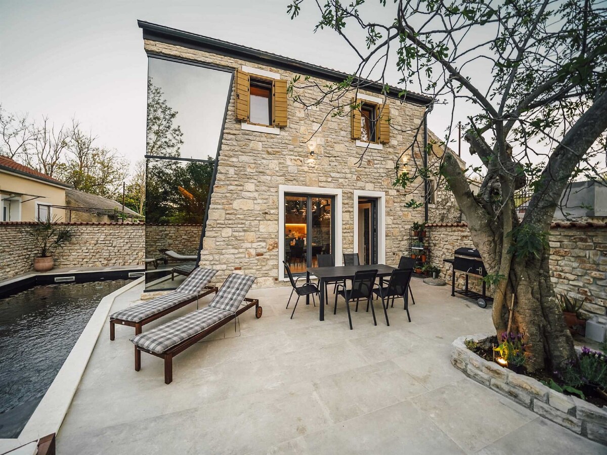 Unique stone Villa Giulia with heated pool