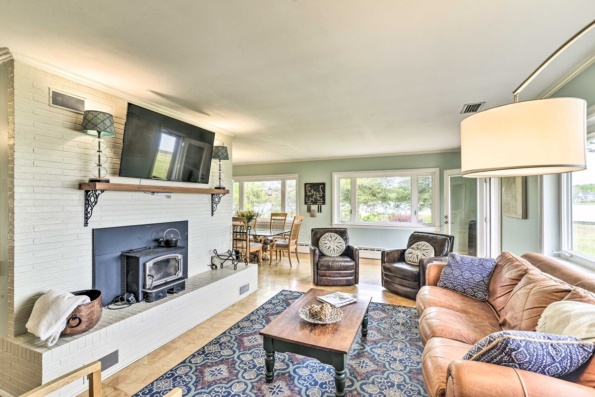 Bayfront Retreat w/ Game Room + Outdoor Pool!