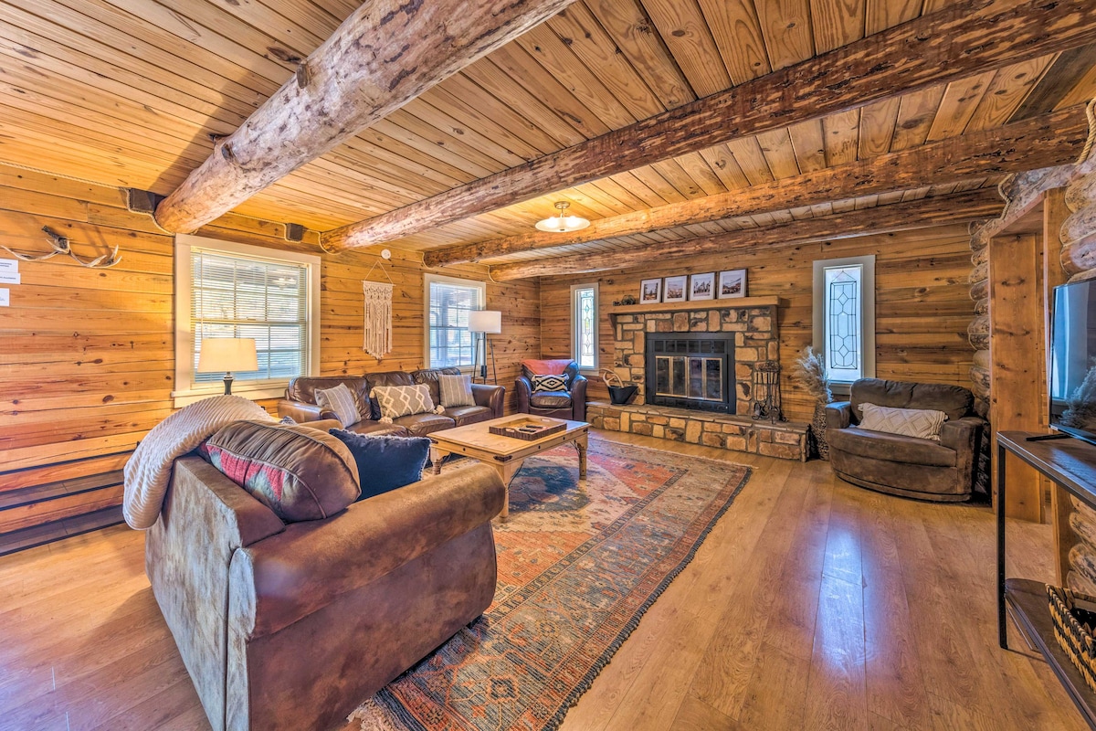 Rustic Ruidoso Log Cabin with Hot Tub & Deck!