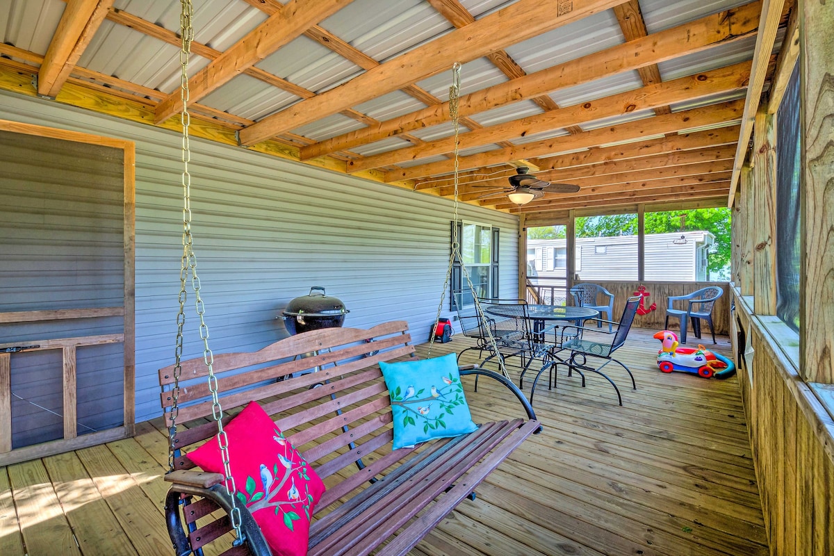 Cozy Hardin Retreat w/ Lake Kentucky View!