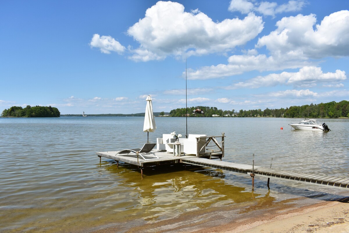 Cozy holiday home at the beautiful Pariserviken in Motala