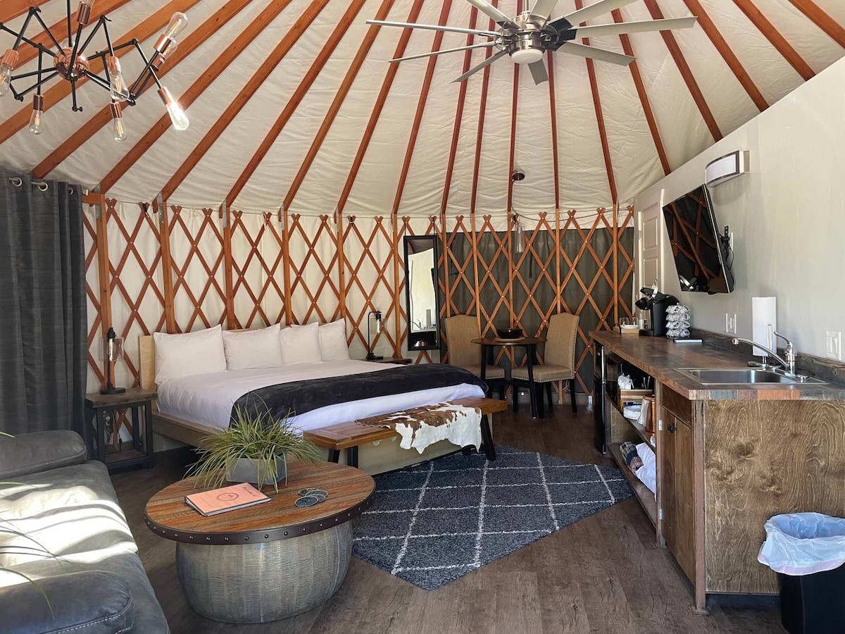 Escalante Luxury Yurt Cozy Cabin-Deluxe-Birch