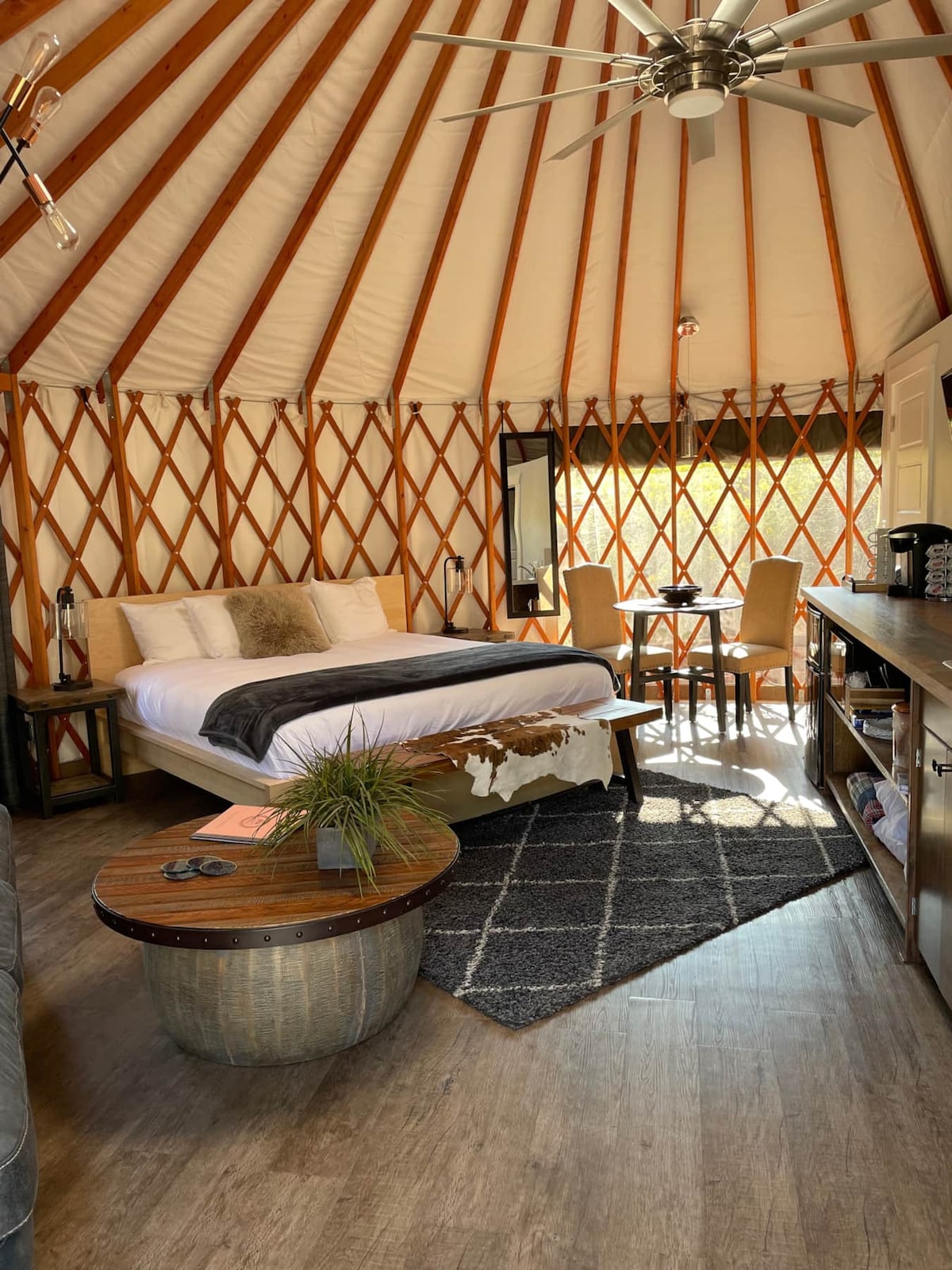 Escalante Luxury Yurt Cozy Cabin-Deluxe-Birch