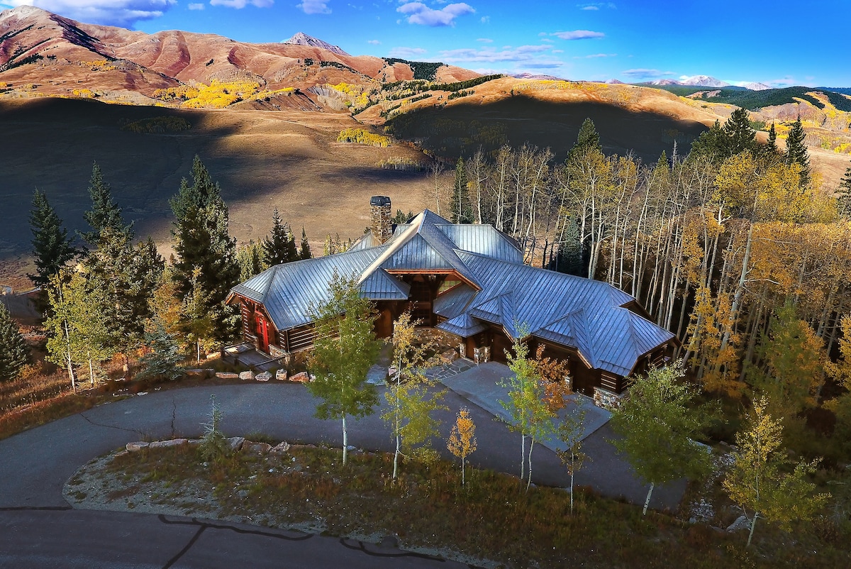 The Gray Fox! Luxury, Hot tub, Sauna, Ski in/out