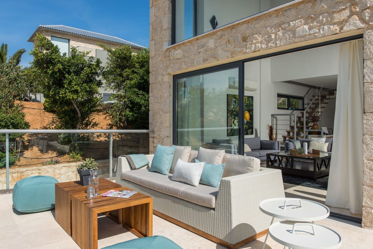 Stunning Sea Front Villa With Phenomenal Design