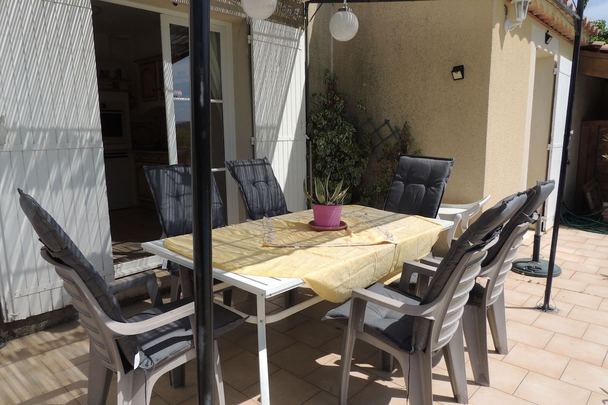 Nice holiday home in Saint-Maurice-sur-Eygues with garden