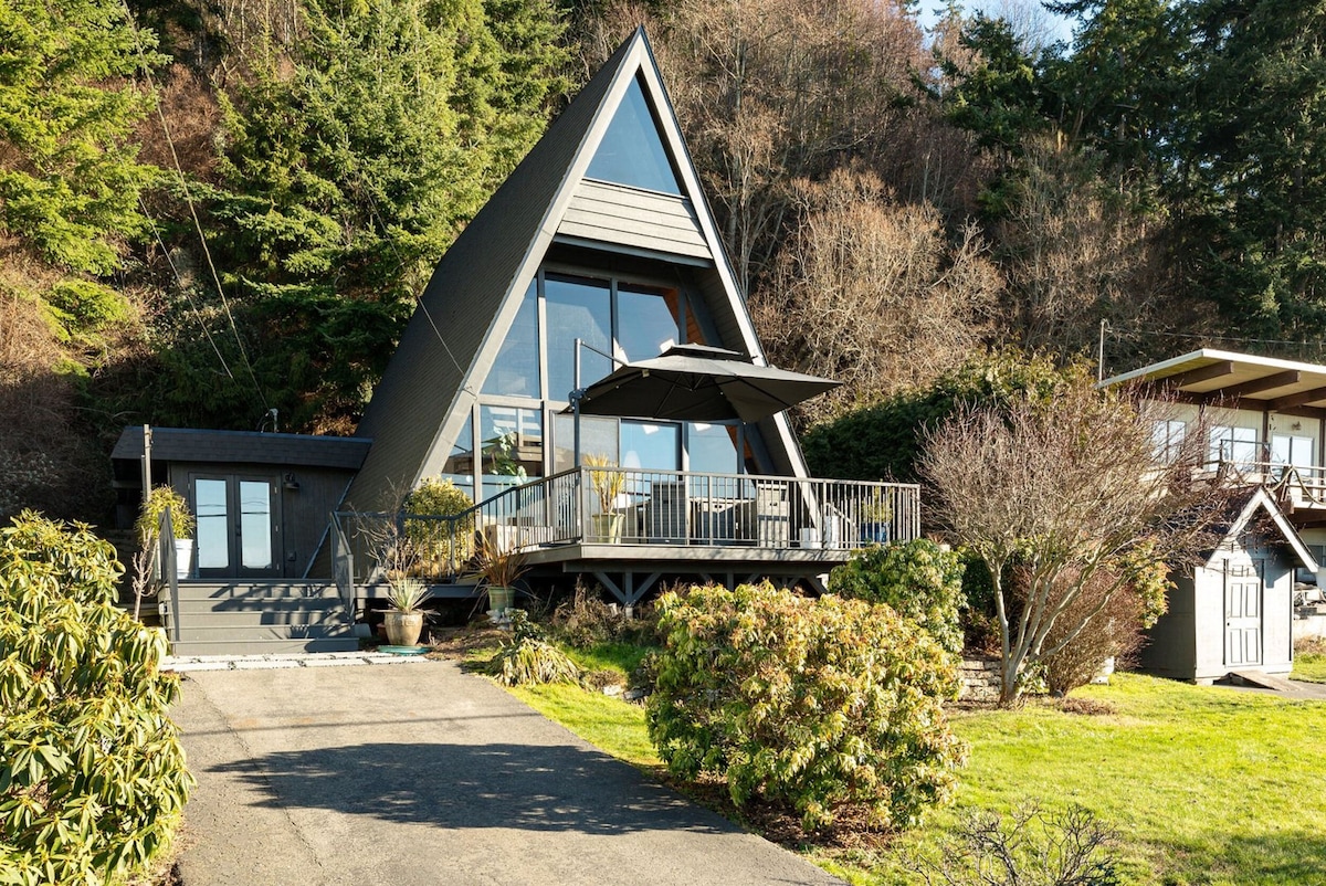 Dream Whidbey Getaway! A-Frame w/3rd floor view!