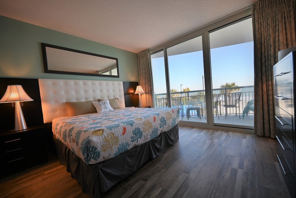 Gorgeous Condo, Ocean Front Master Bed, 2 Balconie