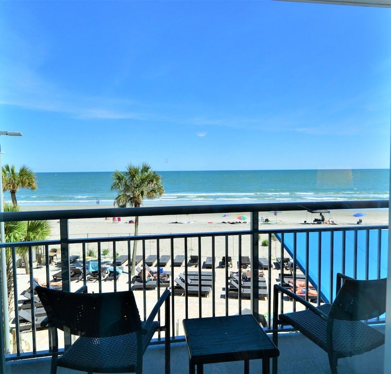 Gorgeous Condo, Ocean Front Master Bed, 2 Balconie