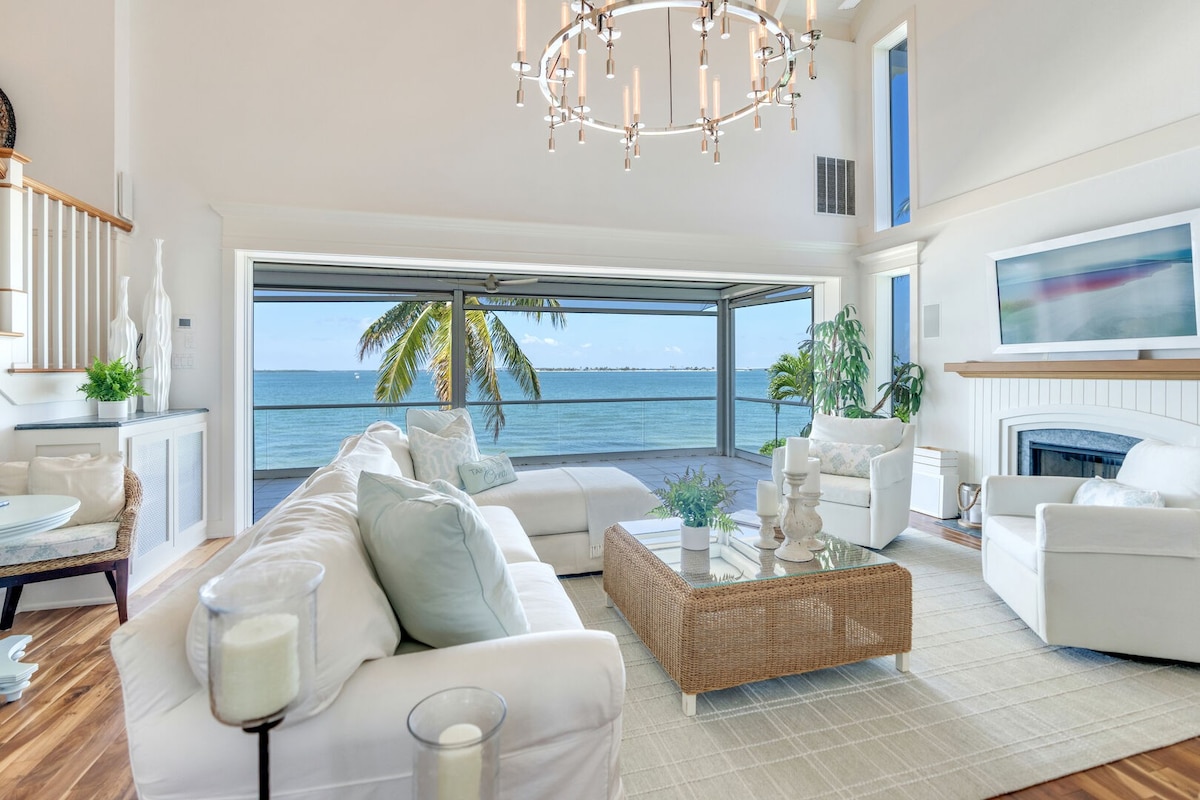 Luxury Executive home overlooking San Carlos Bay!  New to renting!